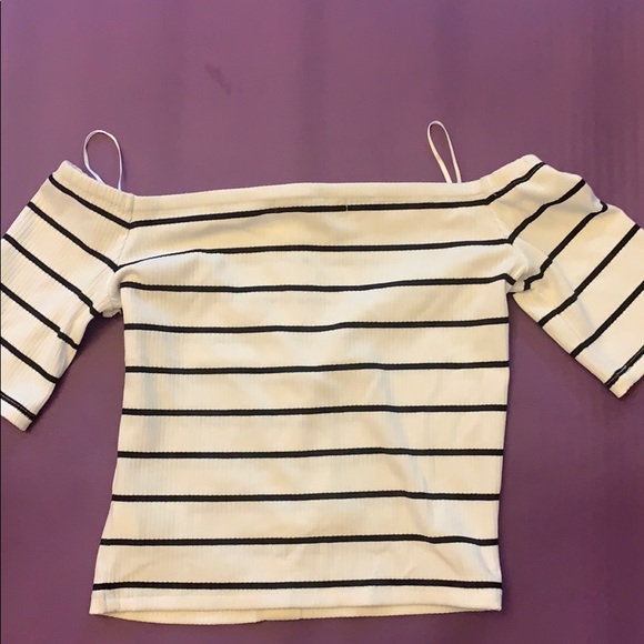 Express cropped top off the shoulder top - Picture 3 of 3